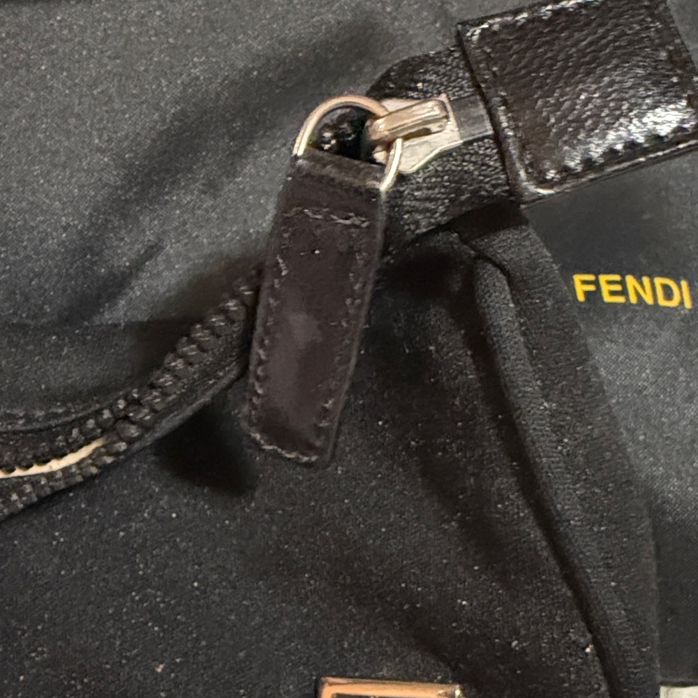 Black Fendi pouch. Great to keep items in and not ruin the inside of your bag. - Picture 4 of 6